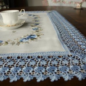 NEW Tablecloth BLUE LACE ROSE, Linen-look Square